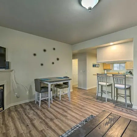 Central Apt Private Fireplace And Patio Access Anacortes Exterior photo