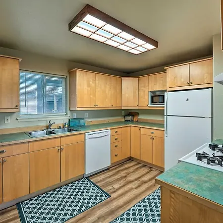 Central Apt Private Fireplace And Patio Access Anacortes Exterior photo