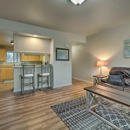 Central Apt Private Fireplace And Patio Access Anacortes Exterior photo