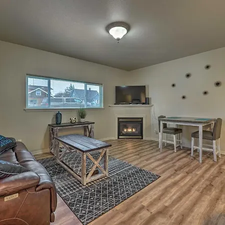 Central Apt Private Fireplace And Patio Access Anacortes Exterior photo