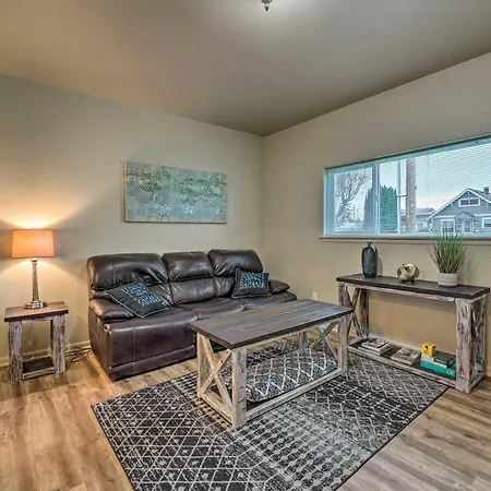 Central Apt Private Fireplace And Patio Access Anacortes Exterior photo