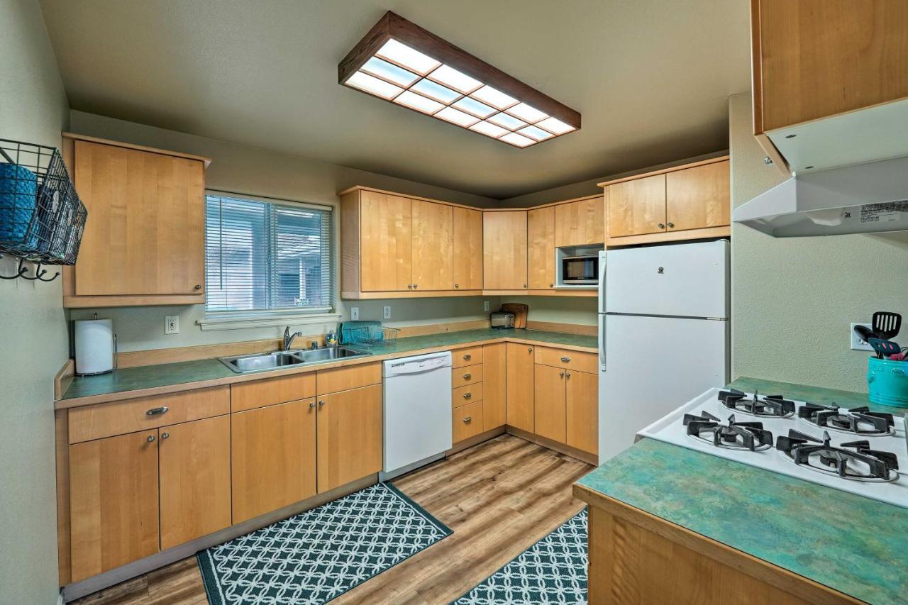 Apartment Private Fireplace And Patio Access Anacortes