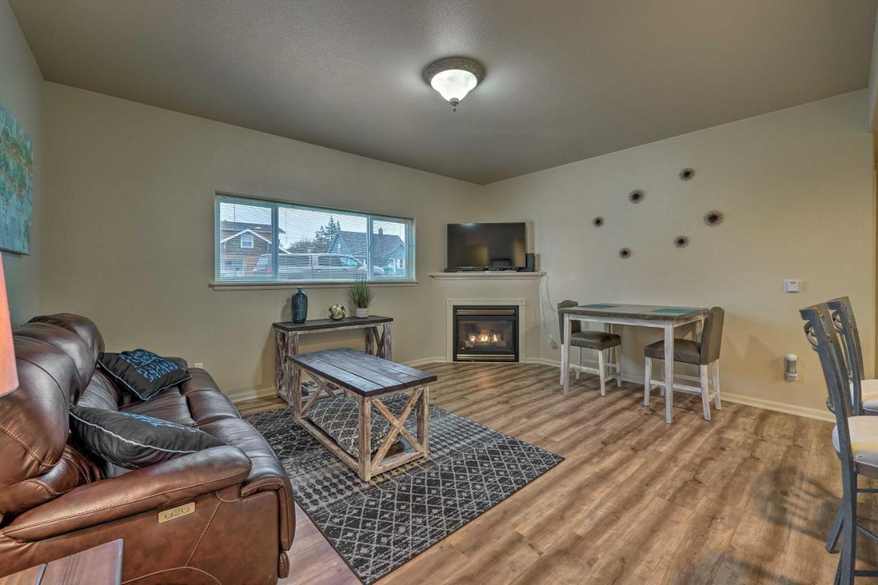 Apartment Private Fireplace And Patio Access Anacortes